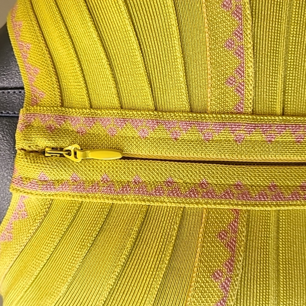 Herve Leger Stunning Bandage Dress in Citrus Yellow and Pink Accent. Size: L - Picture 8 of 11